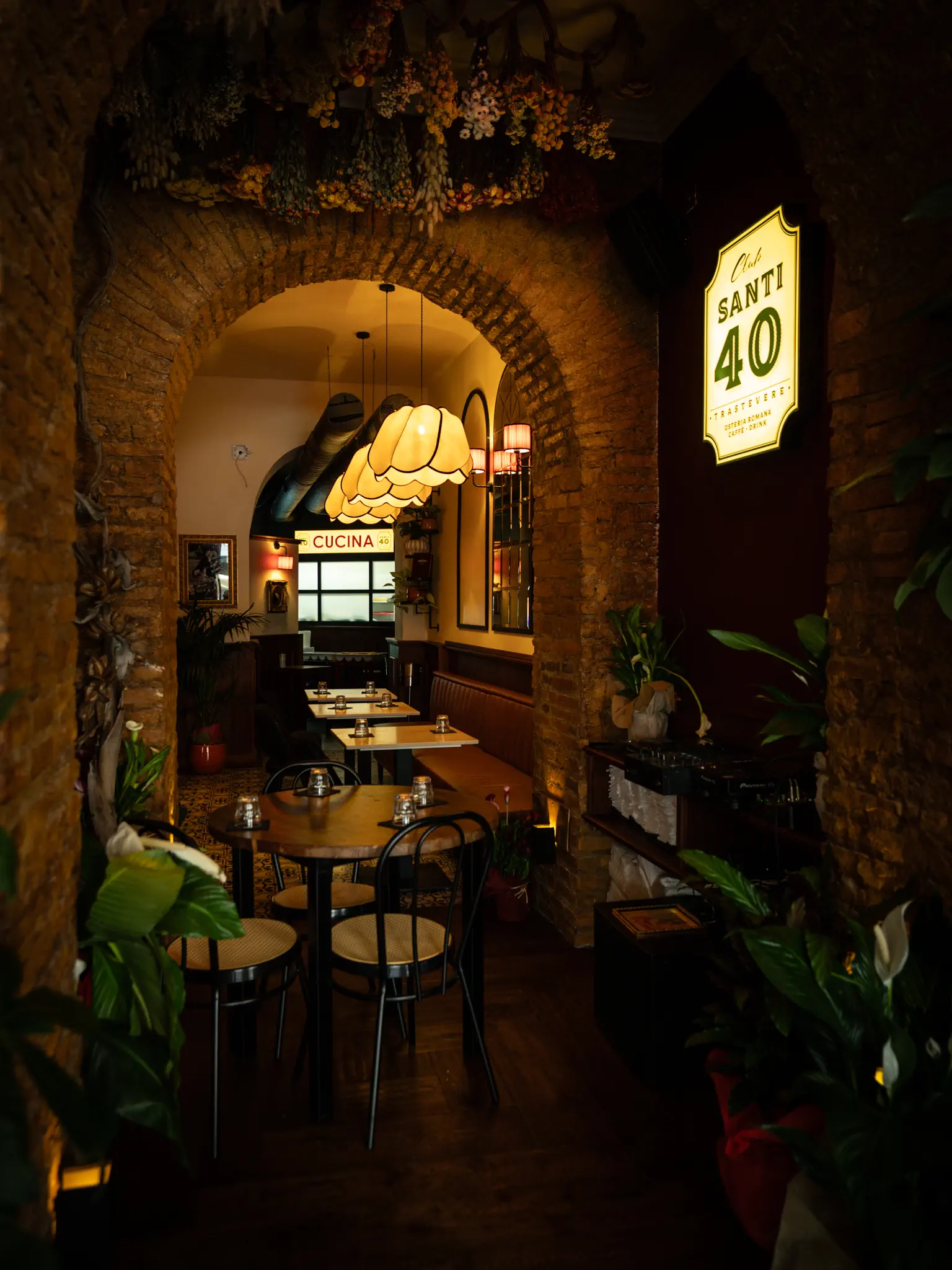 Santi 40 Inside Table